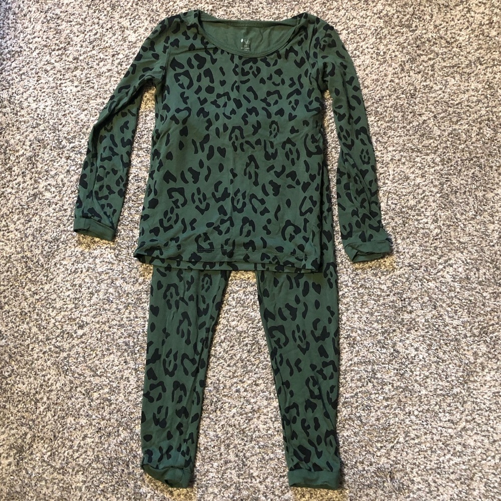 EUC Kyte baby hunter leopard pajamas